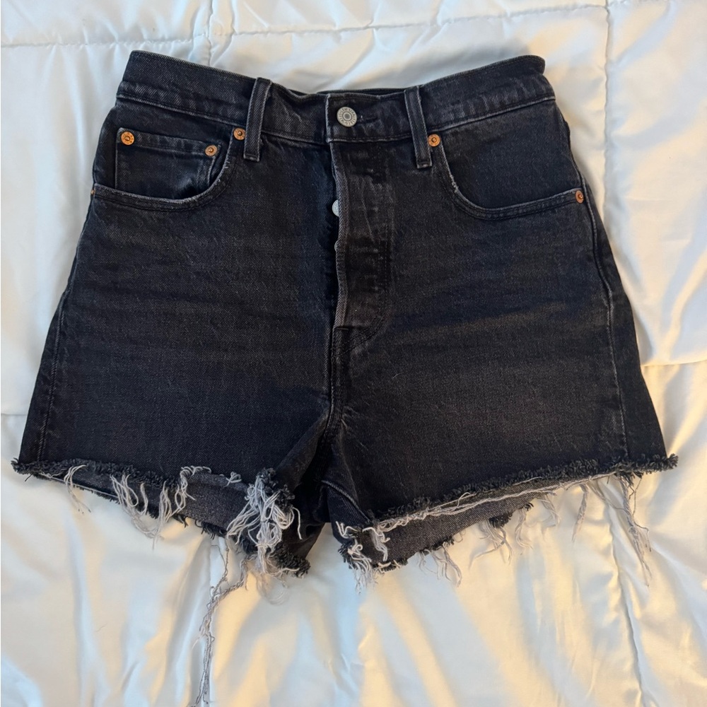 LEVI’S SHORTS. Ribcage